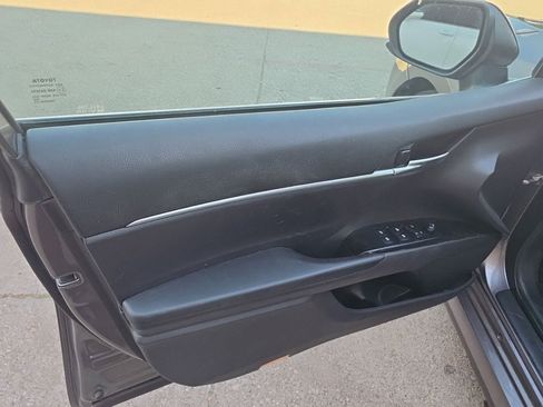 Used 2019 Toyota Camry LE FWD image 8