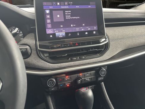 Used 2022 Jeep Compass Latitude image 23