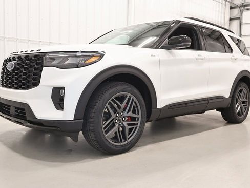 New 2026 Ford Explorer ST-Line w/ ST-Line Street Pack image 4