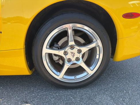 Used 2000 Chevrolet Corvette Convertible w/ Performance Handling Pkg RWD image 12