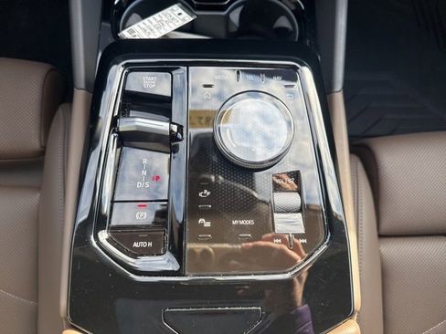 Used 2025 BMW 530i xDrive w/ Premium Package image 18