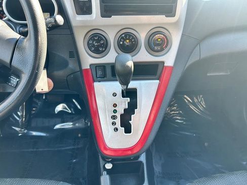 Used 2010 Pontiac Vibe w/ Preferred Package image 23