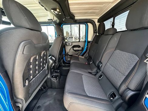 Used 2023 Jeep Gladiator Mojave w/ Cold Weather Group AWD/4WD image 21