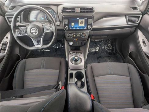 Used 2025 Nissan Leaf S image 17