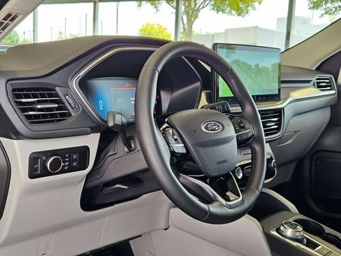 Used 2025 Ford Escape Active w/ Tech Pack #1 FWD image 11