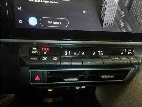 Used 2025 Toyota Camry XLE image 25