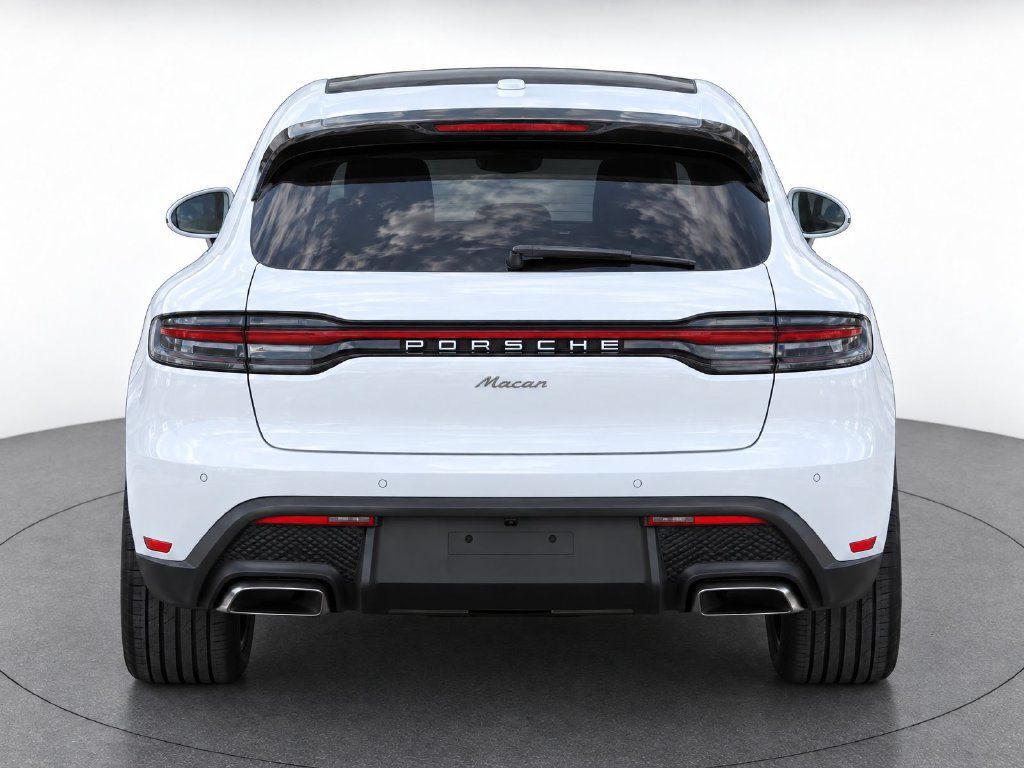 Certified 2023 Porsche Macan AWD/4WD image 4