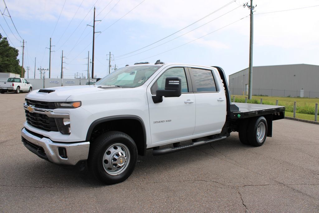 Used 2025 Chevrolet Silverado 3500 LT w/ Convenience Package AWD/4WD image 2