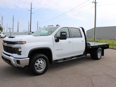 Used 2025 Chevrolet Silverado 3500 LT w/ Convenience Package AWD/4WD image 2
