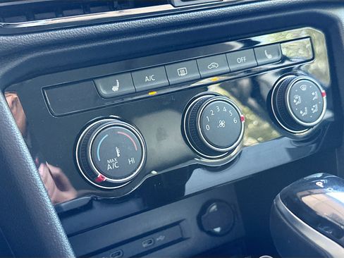 Used 2023 Volkswagen Taos SE image 15