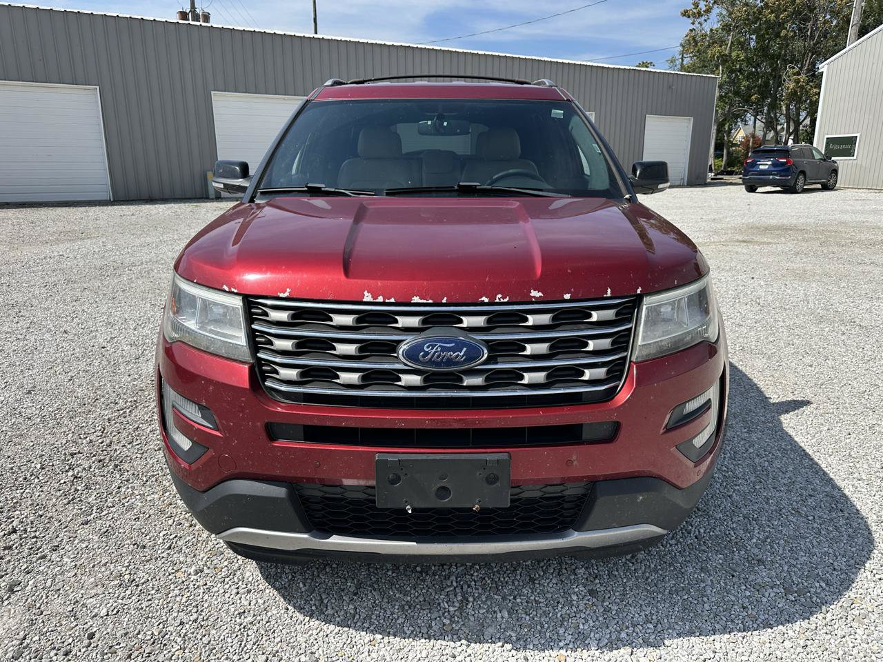 Used 2017 Ford Explorer XLT w/ Equipment Group 202A AWD/4WD image 2