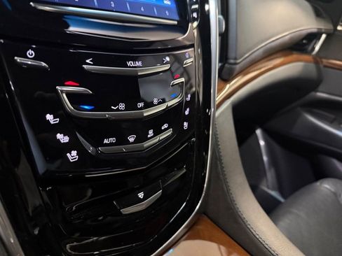 Used 2019 Cadillac Escalade Luxury image 20