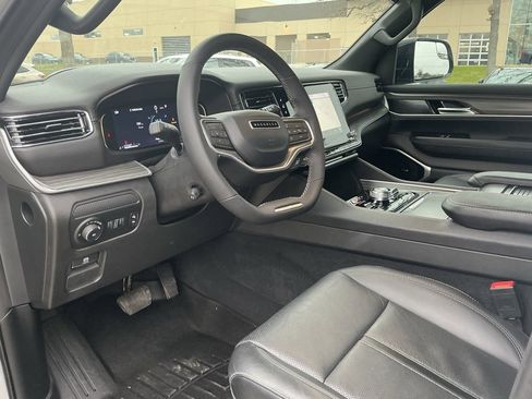 Used 2023 Jeep Wagoneer Series III w/ Premium Group I image 21