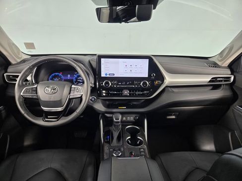 Used 2023 Toyota Highlander Platinum image 28