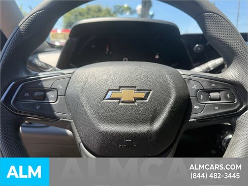 Used 2025 Chevrolet Trax LT FWD image 23