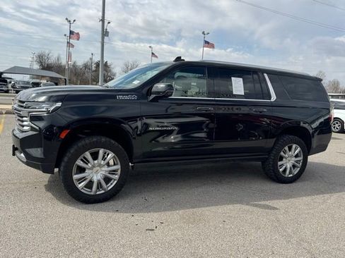 Used 2023 Chevrolet Suburban High Country w/ LPO, Illumination Package image 3