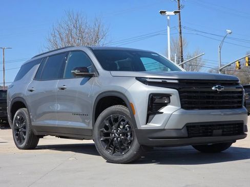 New 2026 Chevrolet Traverse LT w/ Midnight/Sport Edition AWD/4WD image 2