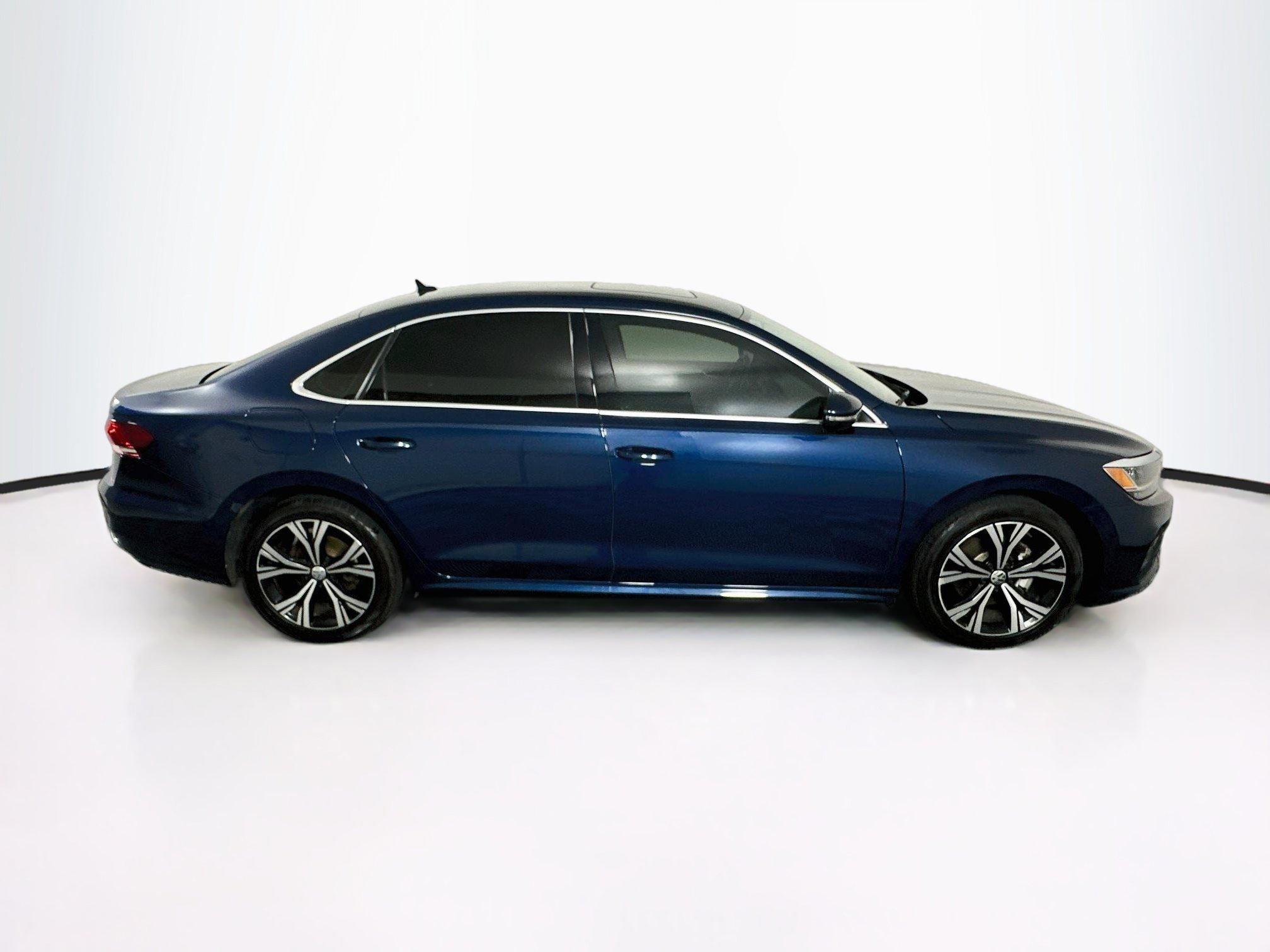 Used 2021 Volkswagen Passat 2.0T SE FWD image 10