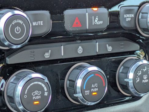 New 2026 RAM 1500 4x4 Crew Cab image 25