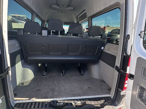 Used 2014 Mercedes-Benz Sprinter 2500 image 25