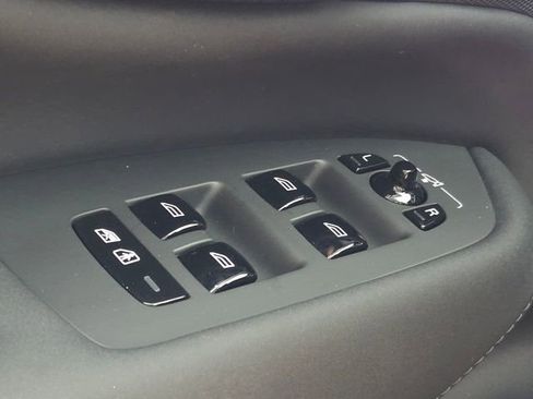 Certified 2025 Volvo XC90 B5 Plus image 39