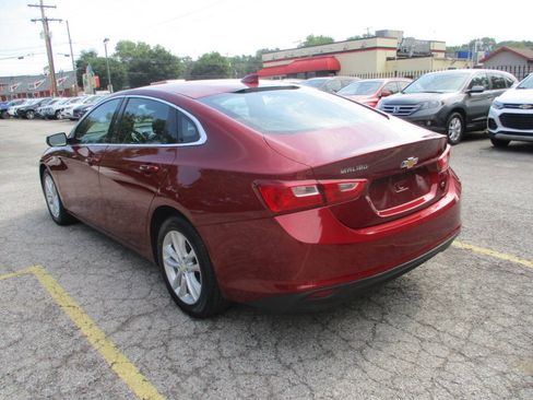 Used 2018 Chevrolet Malibu LT w/ Driver Confidence Package FWD image 2