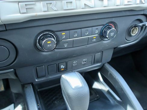 Certified 2025 Nissan Frontier SV image 14