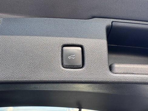 Used 2022 Ford Escape SE w/ SE Sport Appearance Package FWD image 38