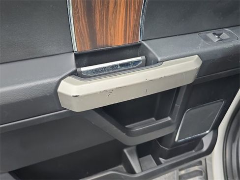 Used 2015 Ford F150 Lariat image 9