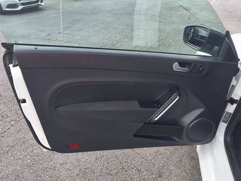 Used 2016 Volkswagen Beetle 1.8T S image 2