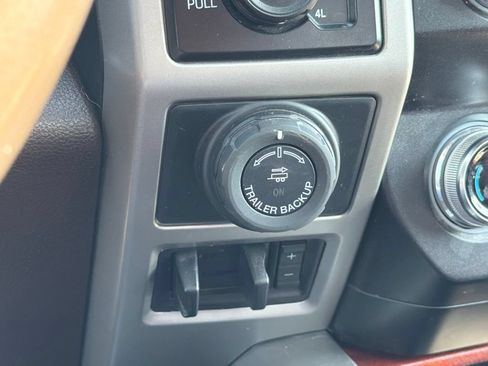Used 2020 Ford F150 King Ranch w/ Equipment Group 601A Luxury AWD/4WD image 31