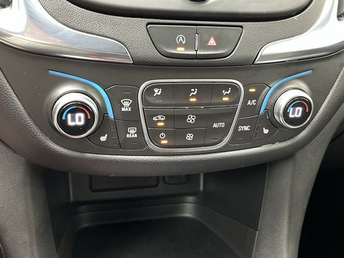 Certified 2022 Chevrolet Equinox LT w/ Driver Convenience Package image 21