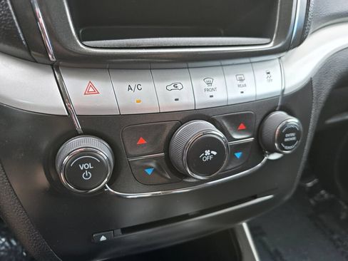 Used 2019 Dodge Journey SE w/ Connectivity Group FWD image 10