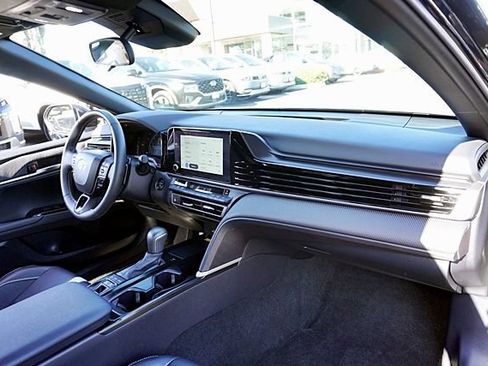 Used 2025 Toyota Camry SE FWD image 11