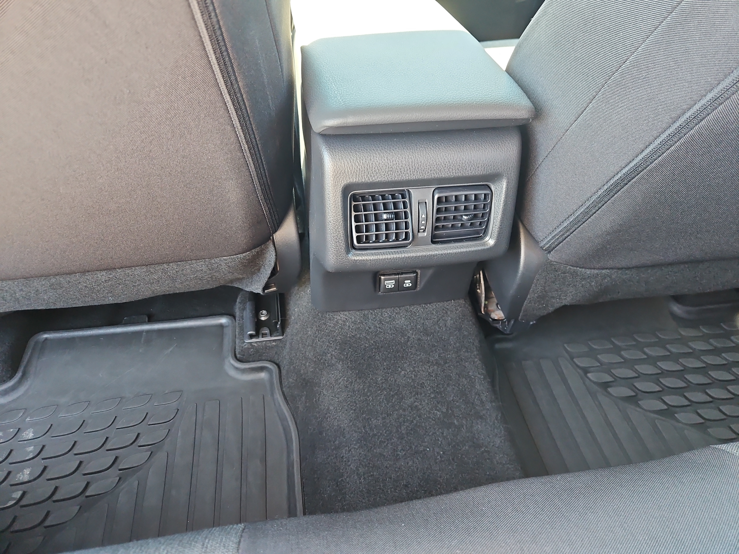 Used 2025 Toyota Camry LE FWD image 14