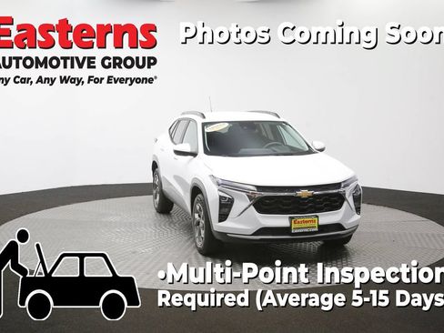 Used 2025 Chevrolet Trax LT FWD image 51