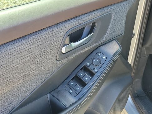 Used 2023 Nissan Rogue SV FWD image 20