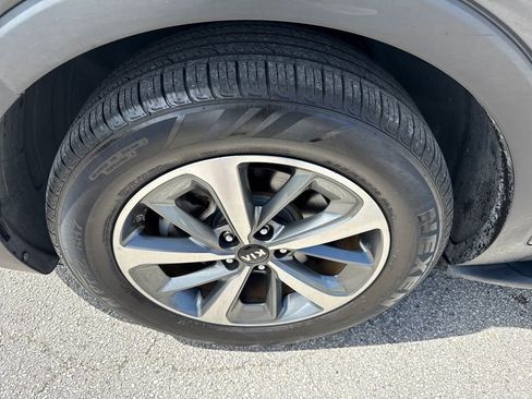 Used 2019 Kia Sorento EX image 11