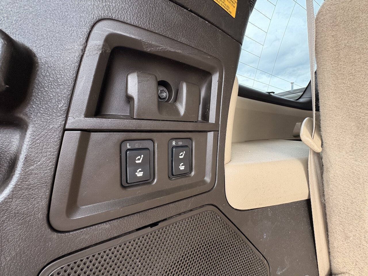 Used 2011 Toyota Sequoia Platinum AWD/4WD image 38