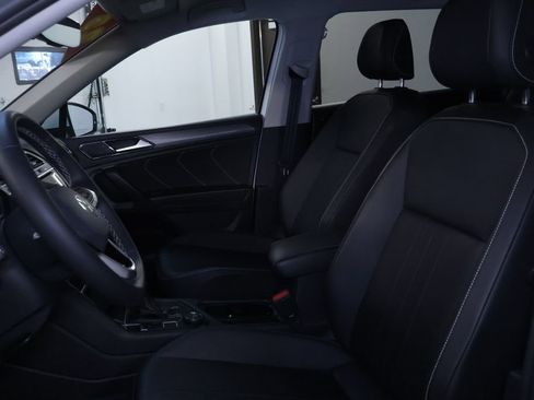 Used 2023 Volkswagen Tiguan SE image 13
