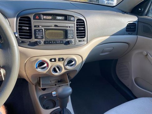 Used 2010 Hyundai Accent GLS image 12