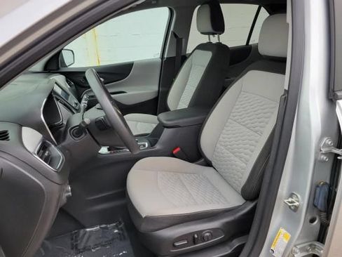 Used 2021 Chevrolet Equinox LS w/ LS Convenience Package FWD image 9