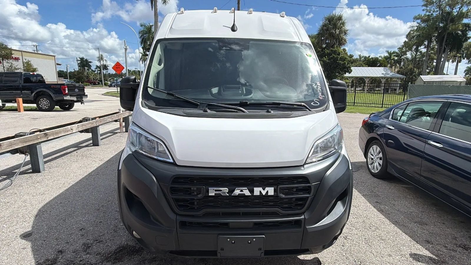Used 2025 RAM ProMaster 2500 w/ Convenience Group FWD image 1