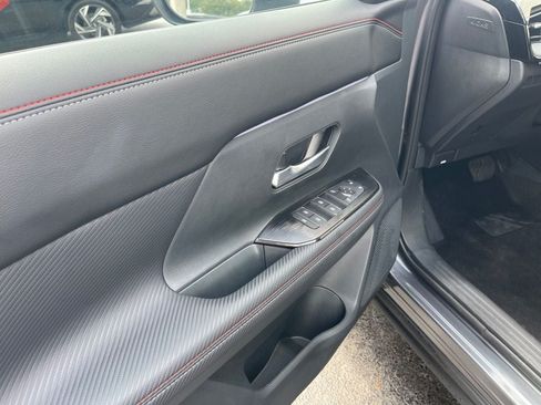 Used 2025 Nissan Kicks SR FWD image 11
