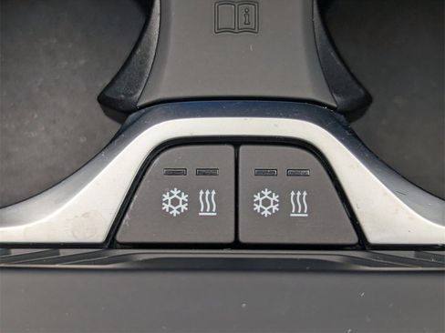 Used 2023 BMW XM w/ M Driver's Package image 17