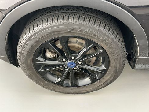 Used 2019 Ford Escape SEL image 11