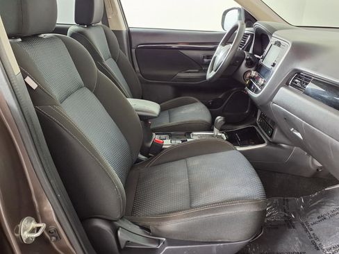 Used 2020 Mitsubishi Outlander ES image 9