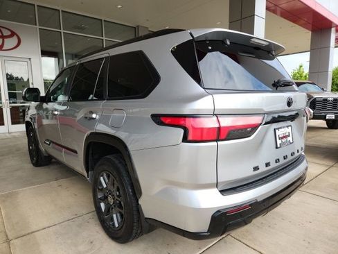 Certified 2024 Toyota Sequoia Platinum AWD/4WD image 9