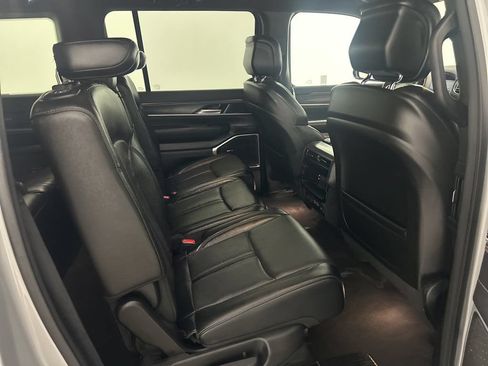 Used 2024 Jeep Wagoneer Series II w/ Flexible Seating Group AWD/4WD image 19