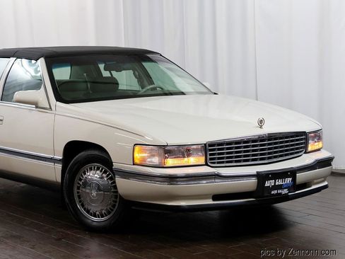 Used 1996 Cadillac De Ville Sedan FWD image 2